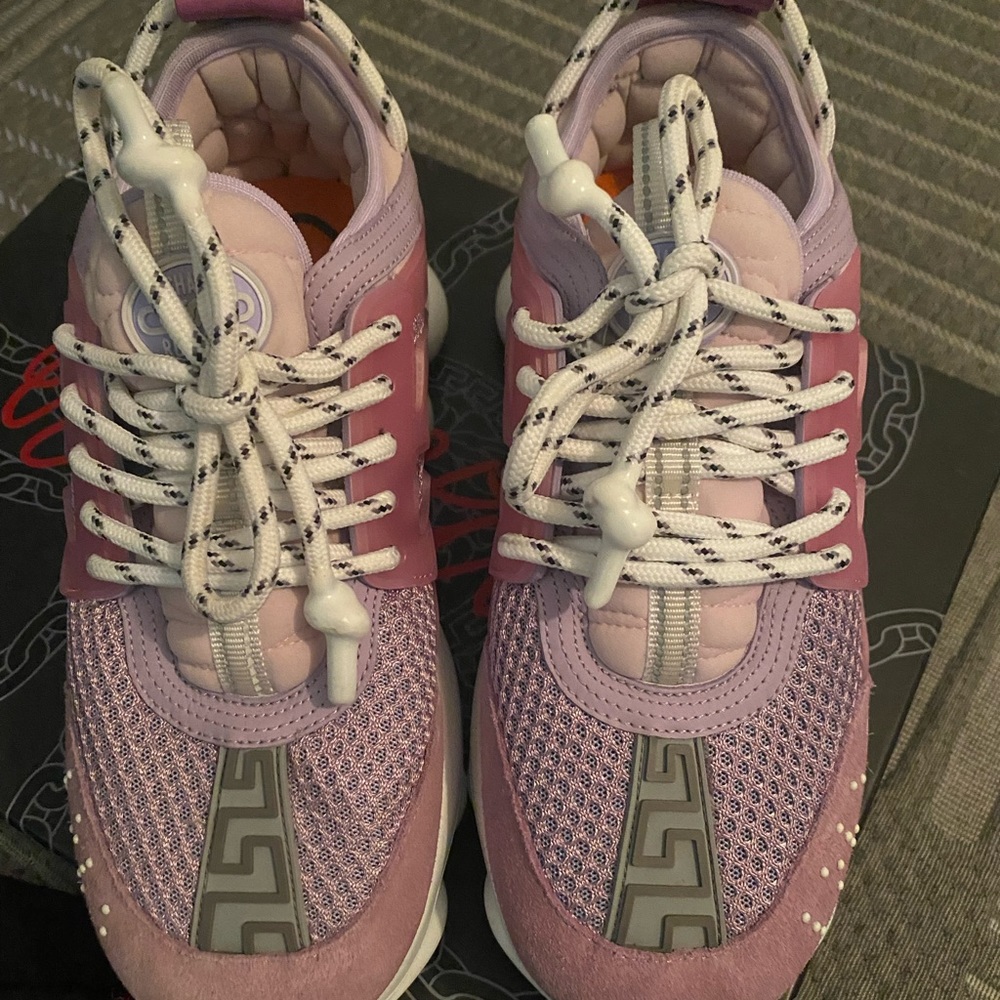 Versace chain reactions
